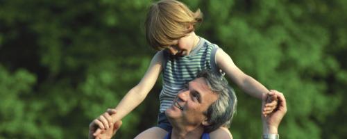 man with daughter on shoulders